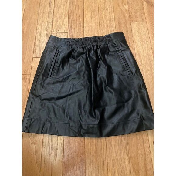 NWOT Loft women's black pleather mini skirt with elastic waist size SP - Picture 1 of 7